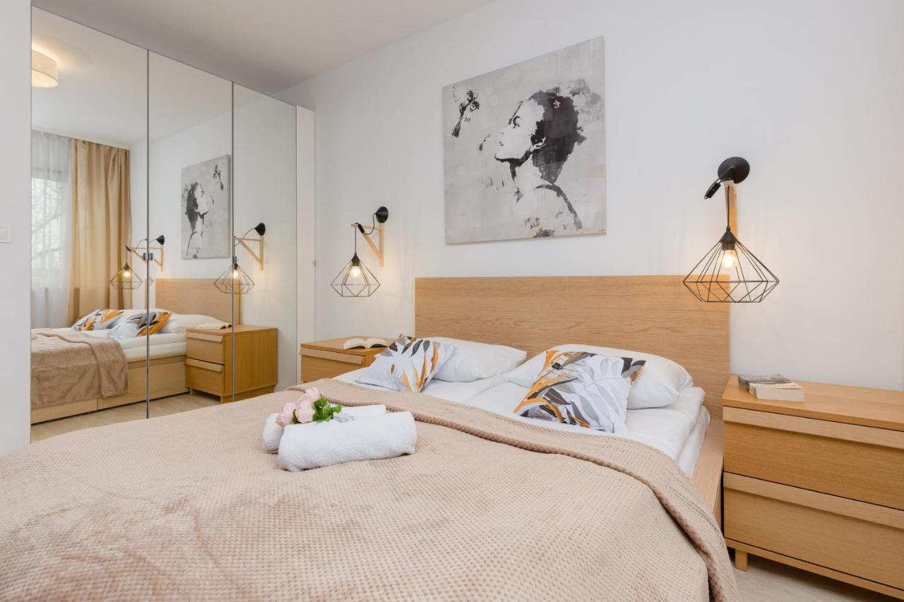 Warsaw Sokolowska One Bedroom Apartament By Noclegi Renters Exterior photo